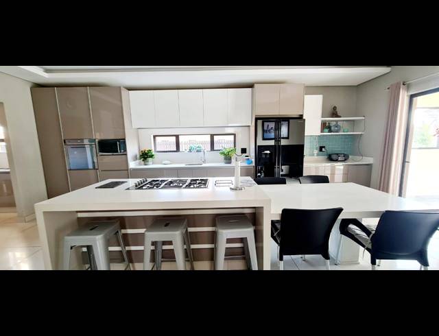 5 BEDROOM HOUSE FOR SALE IN IZINGA RIDGE